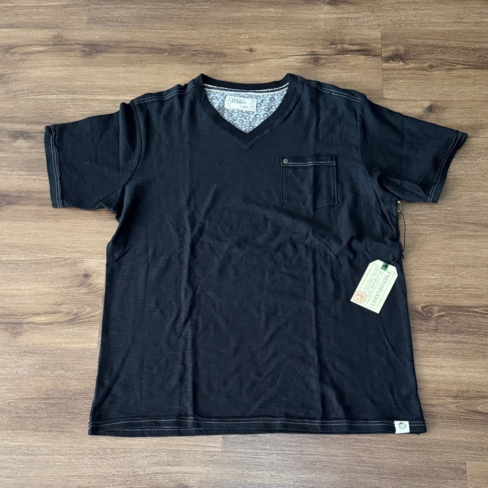 NWT Free Planet Black V-Neck Short Sleeve Tee. Size XL